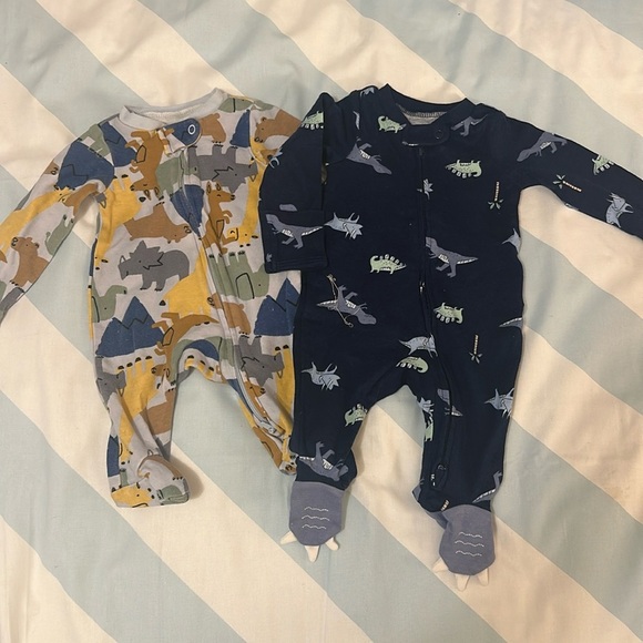 Carter's - pair of newborn fleece sleepers w/ 2-way zippers. - Picture 1 of 9